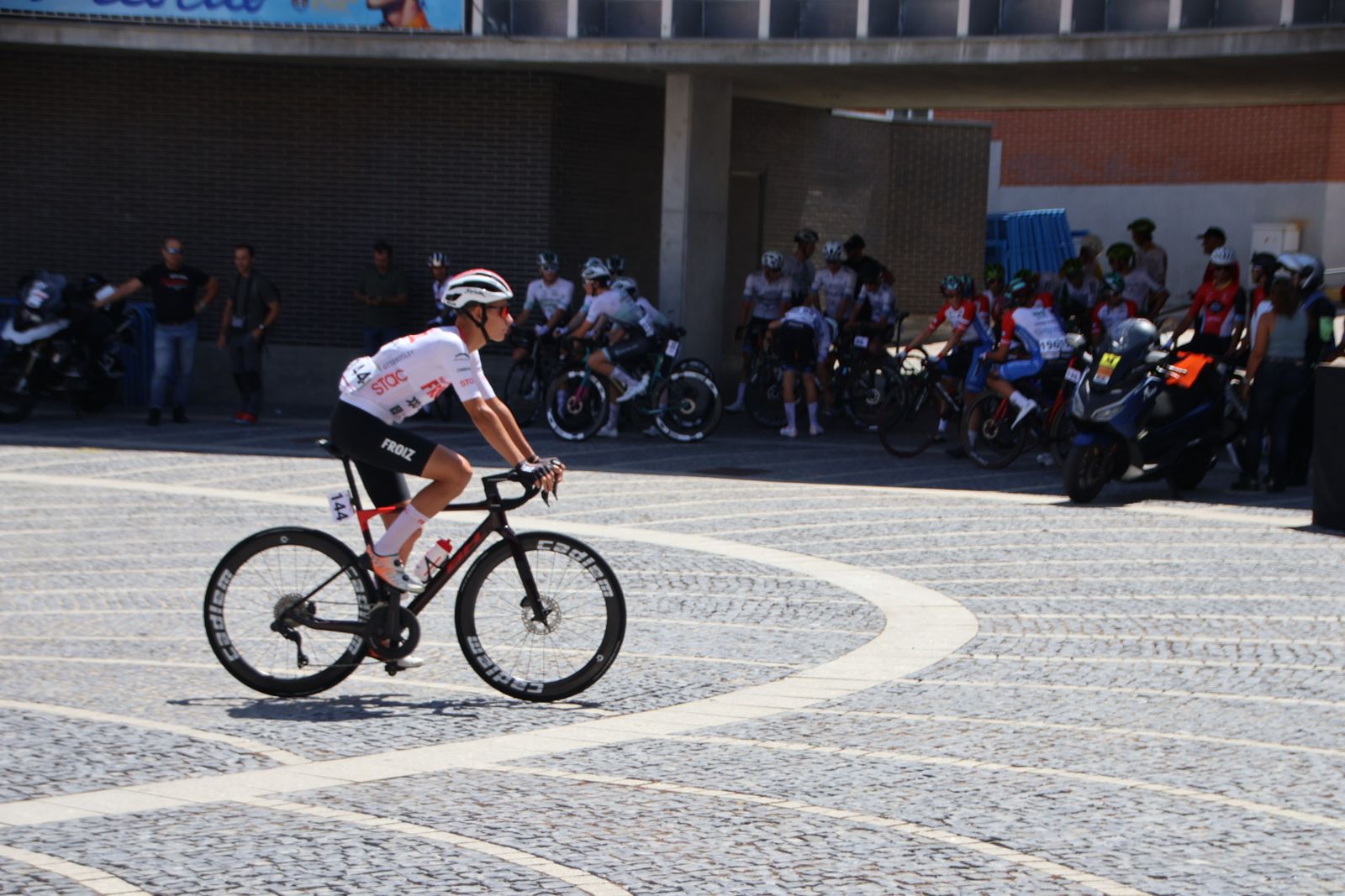 Salida II Vuelta Ciclista a Castilla y León Sub-23 y Élite