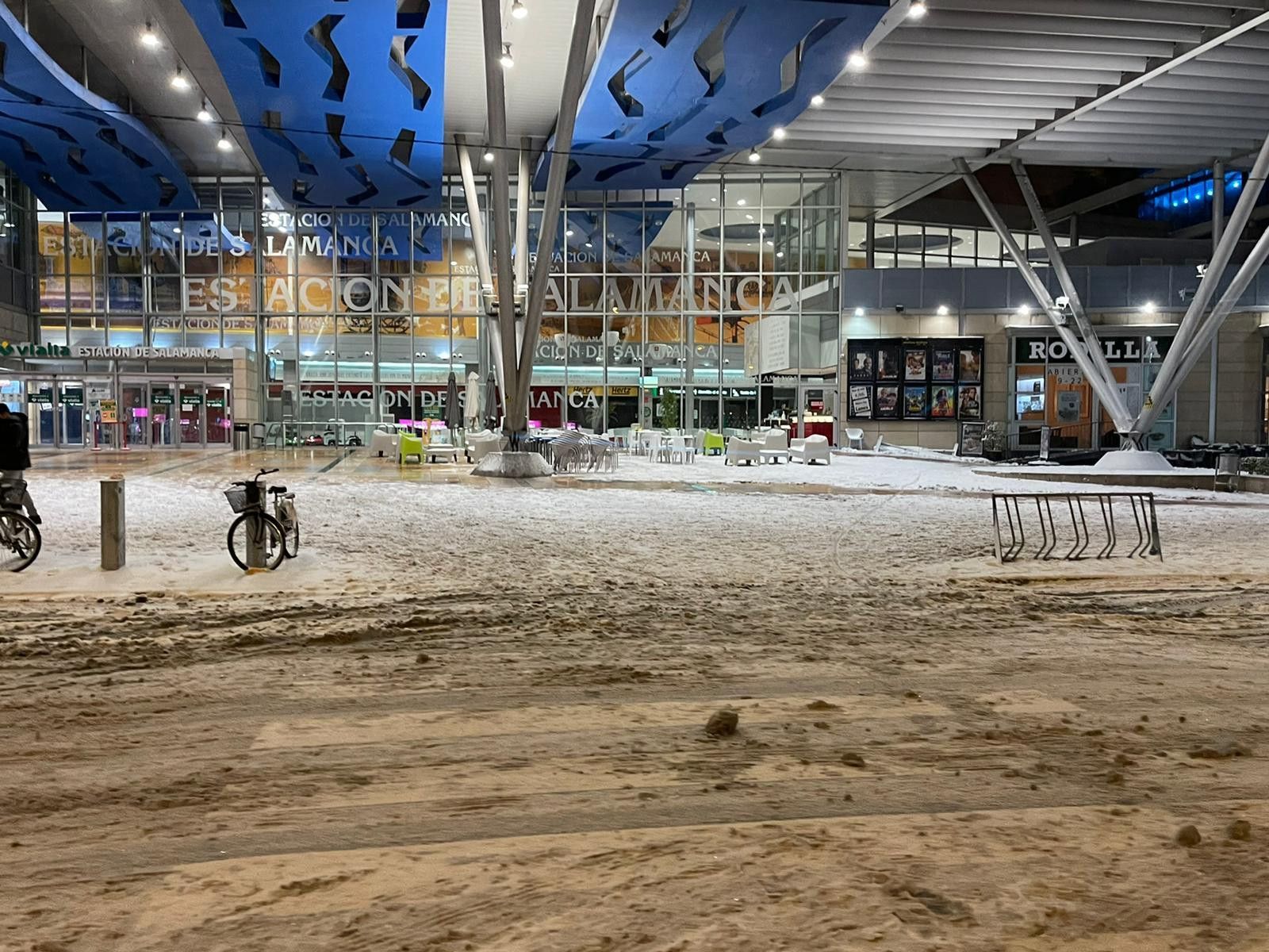 GALERÍA | Nieve en Salamanca: La situación del a ciudad a pocos minutos del toque de queda
