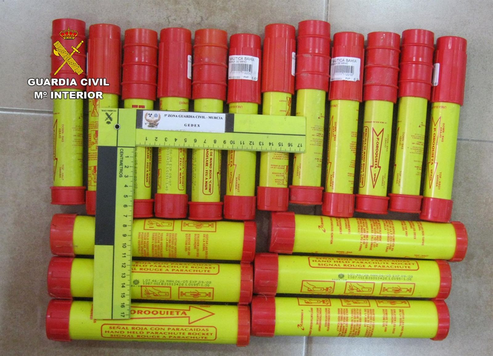 Bengalas intervenidas por la Guardia Civil en un operativo