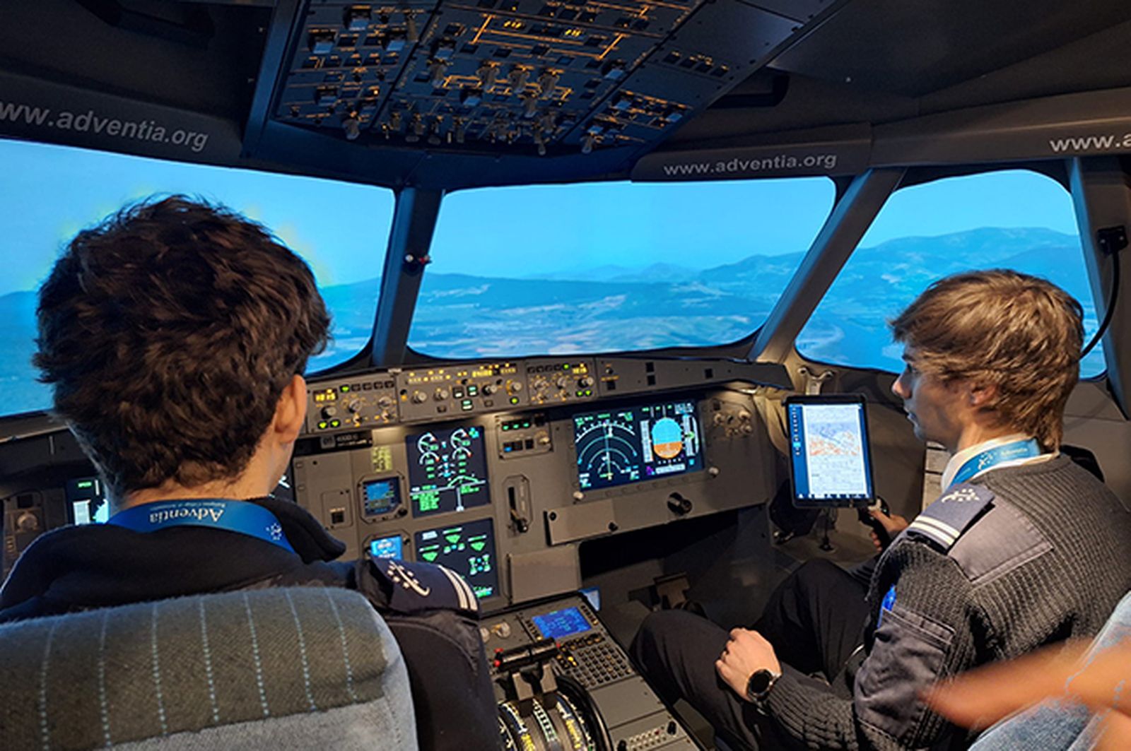 Volotea selecciona a 19 alumnos de Adventia para su plantilla de pilotos