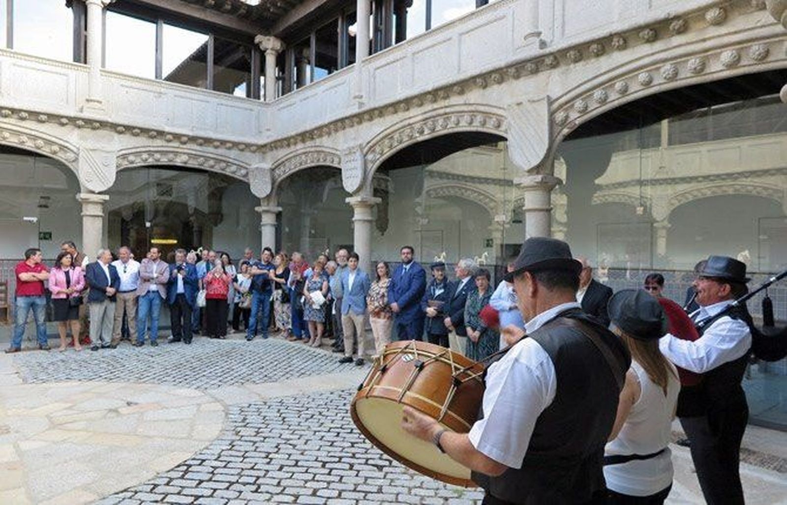 El artista gallego Diego de Giráldez recibe un homenaje en Ávila