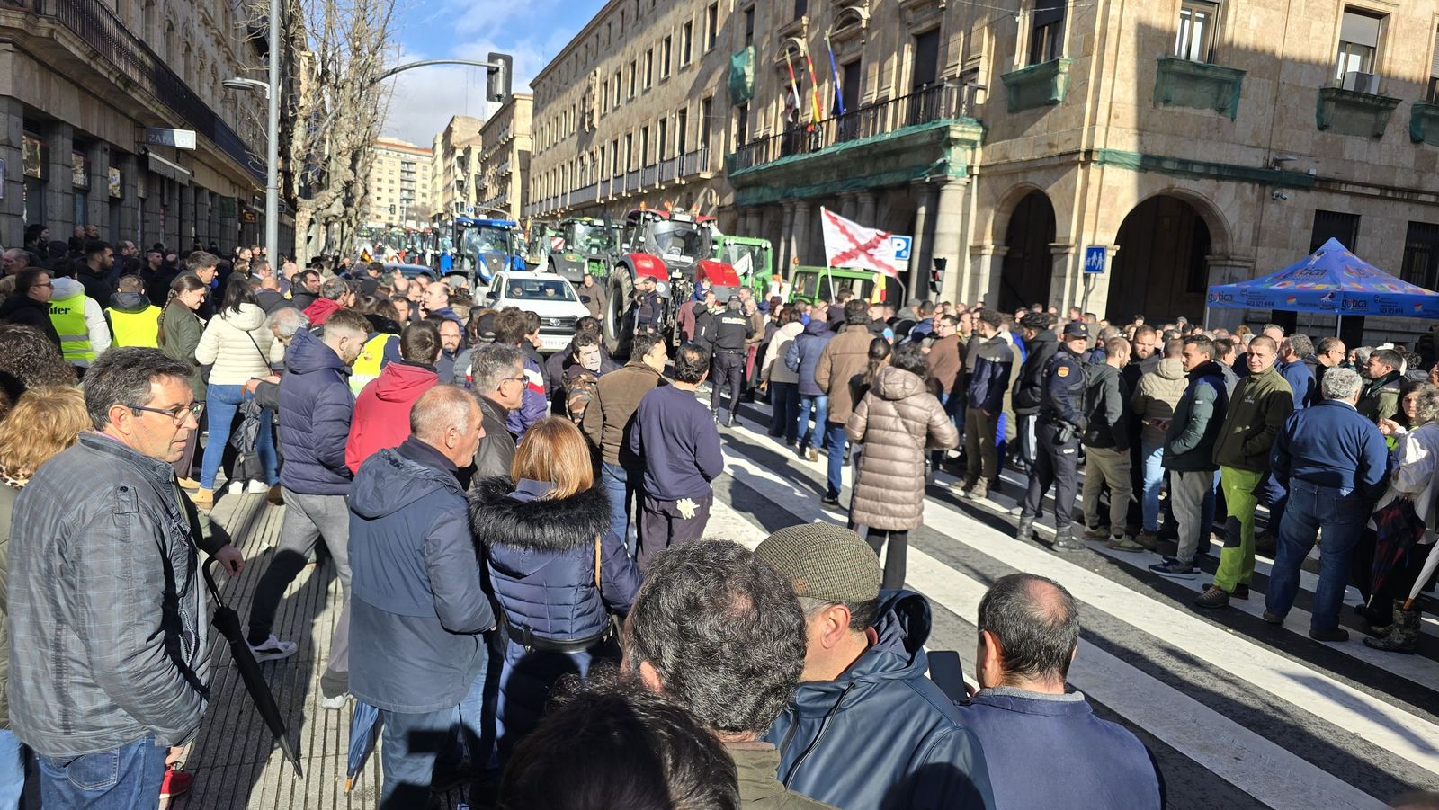 En imágenes la marcha con tractores y vehículos de campo en Salamanca en protesta contra Mercosur