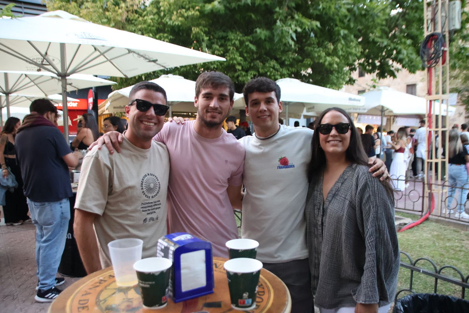 Ambiente de las casetas el  jueves por la tarde noche