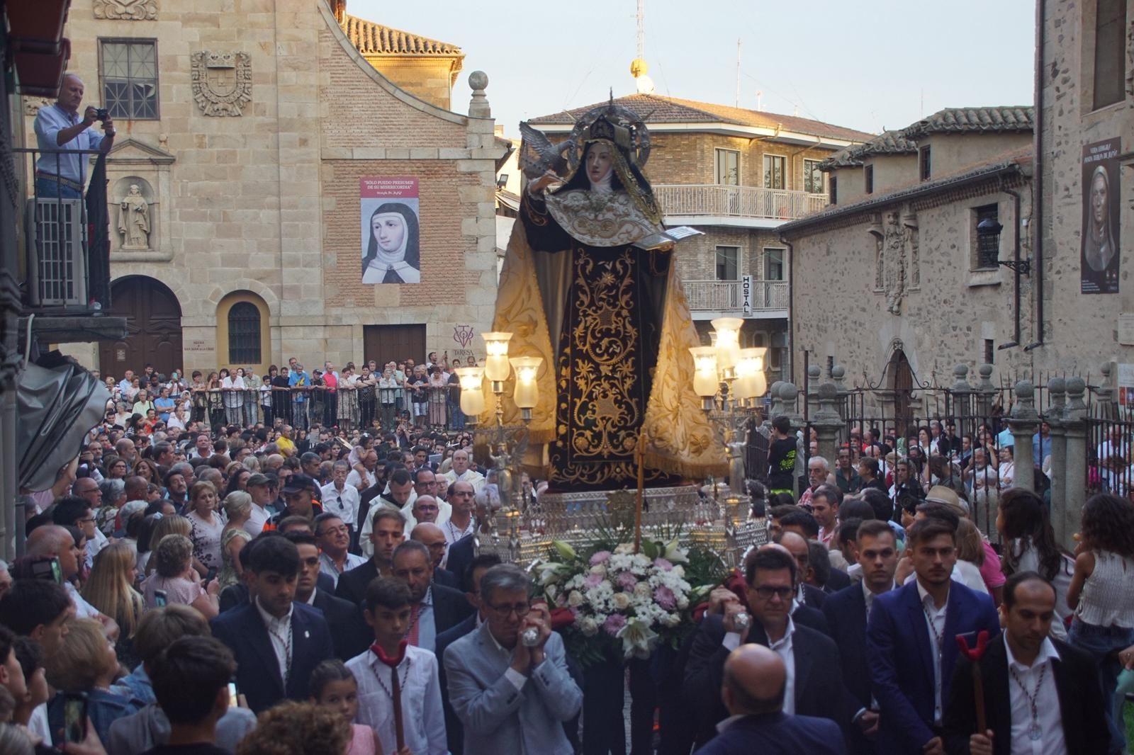 Procesión del regreso a clausura de Santa Teresa de Jesús