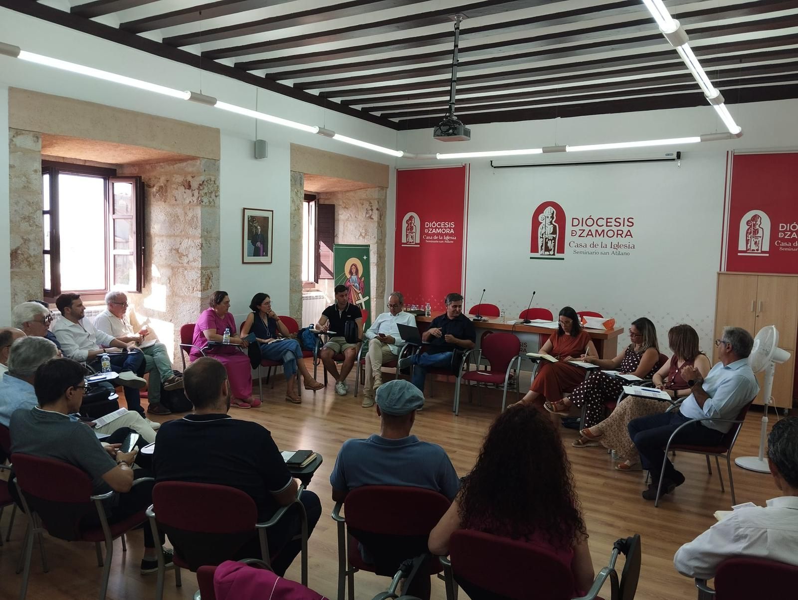 Reunión de trabajo con representantes del sector empresarial y turístico de la provincia y responsables de la Fundación Las Edades del Hombre