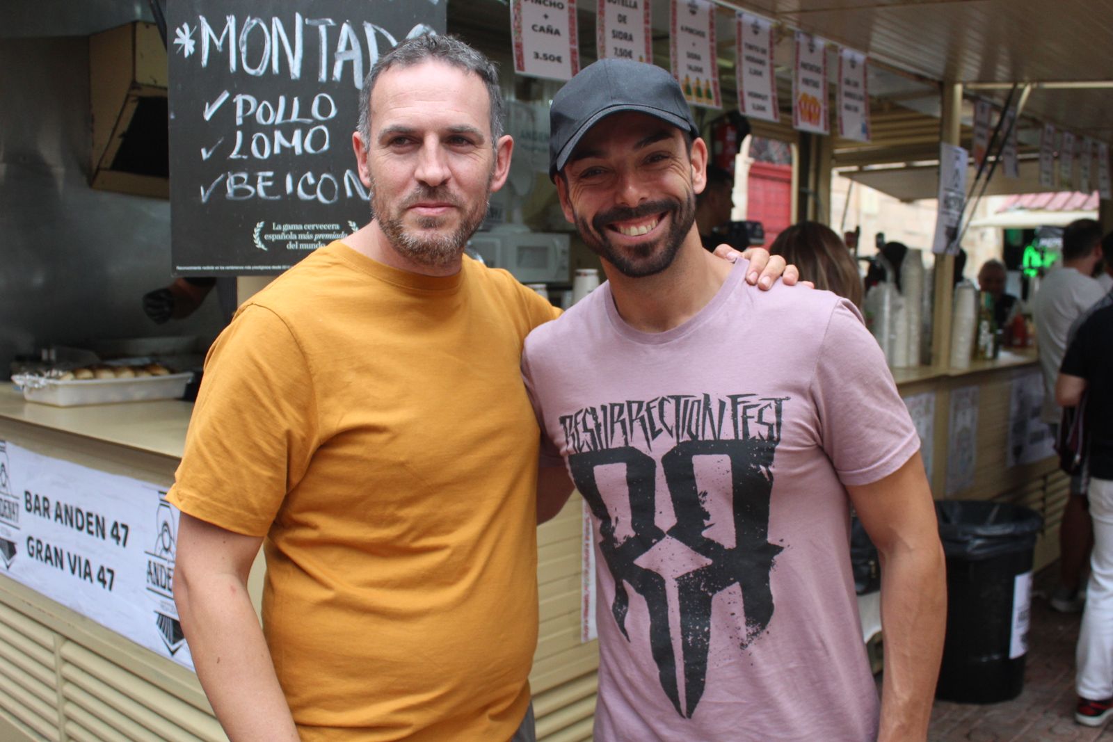 Ambiente en la Feria de Día en el mediodía de este domingo