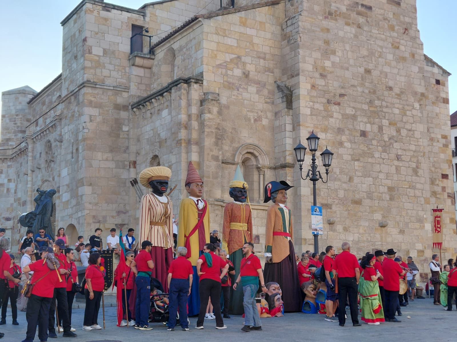 Pasacalles de Cabezudos y Gigantes “El cerco de Zamora” de Capitonis Durii 2025