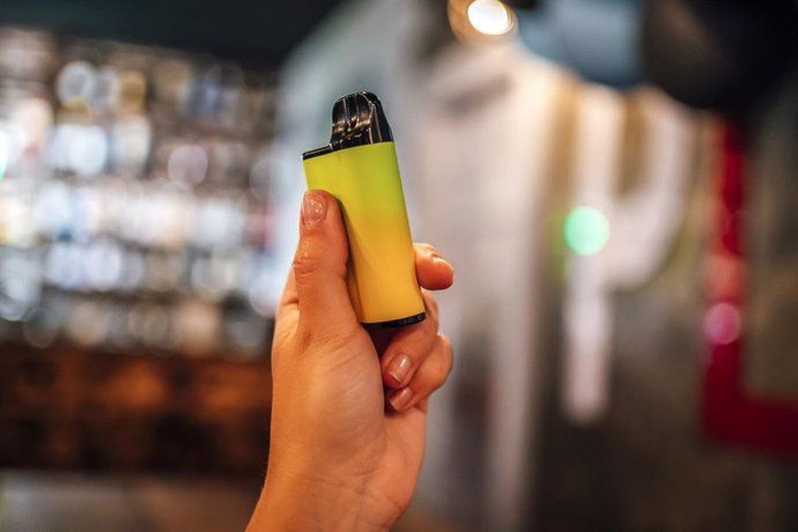 Vaper. Vapear. Fumar | Europa Press Vaper. Vapear. Fumar | Europa Press