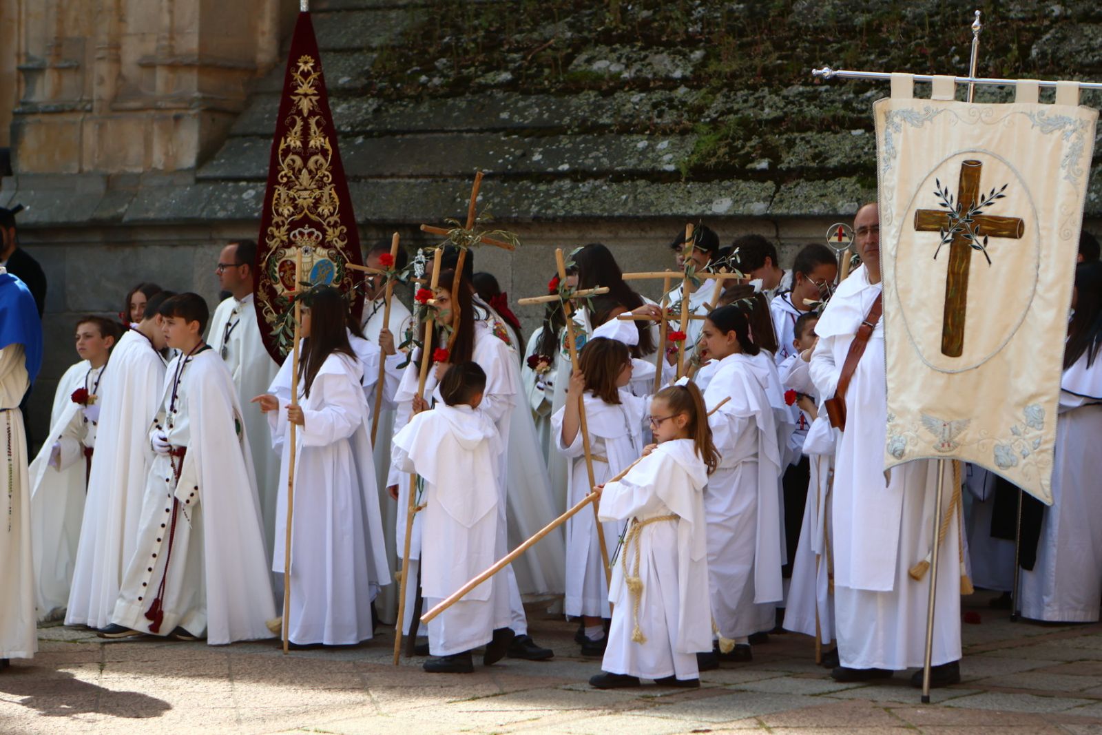 Procesión del encuentro de Nuestra Señora de la Alegría y Jesús Resucitado en el Domingo de Resurrección en Salamanca