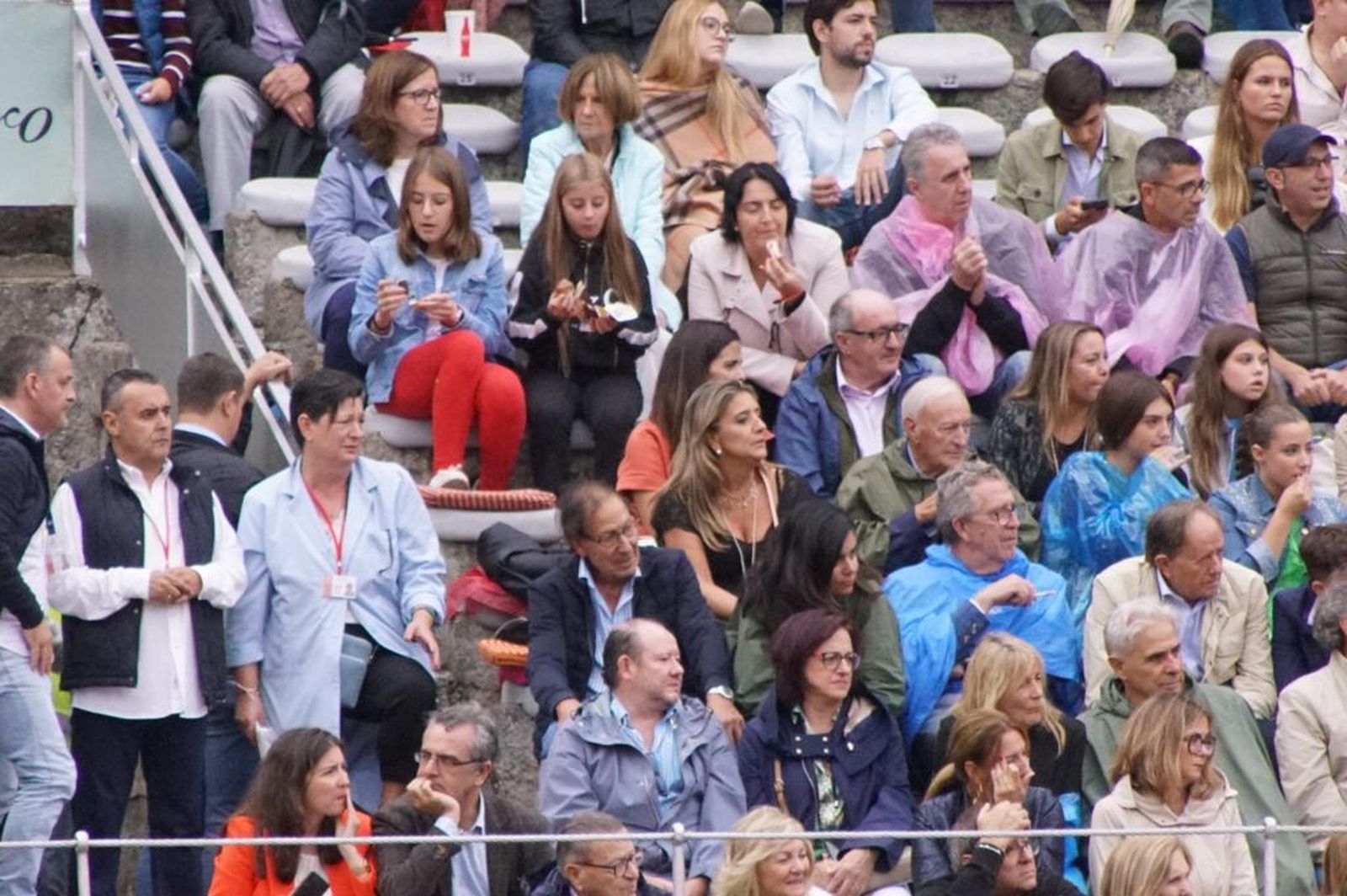 tendidos-de-la-glorieta-durante-la-corrida-de-garcia-y-olga-jimenez-83