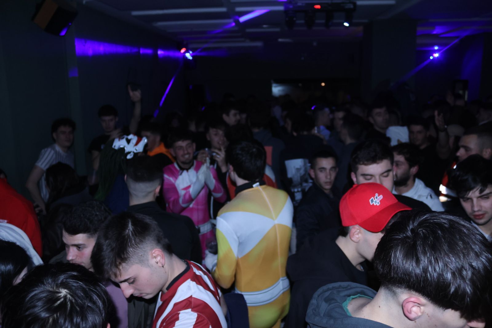 Los jóvenes vuelven a llenar las calles de Ciudad Rodrigo por el Carnaval del Toro