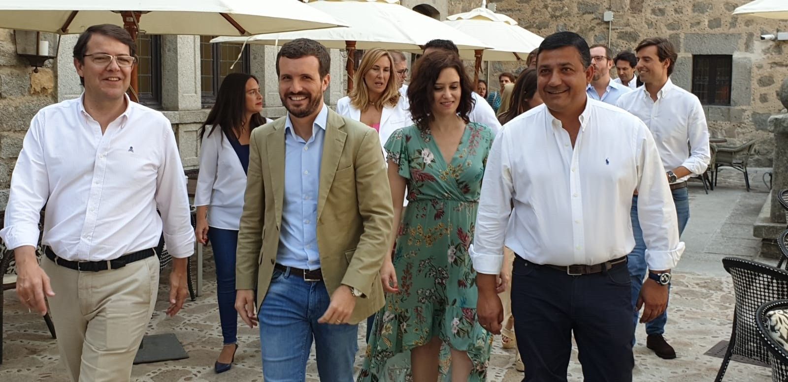 El presidente de la Junta de Castilla y León, Alfonso Fernández Mañueco; el presidente nacional del PP, Pablo Casado; la presidenta de la Comunidad de Madrid, Isabel Díaz Ayuso y el presidente de