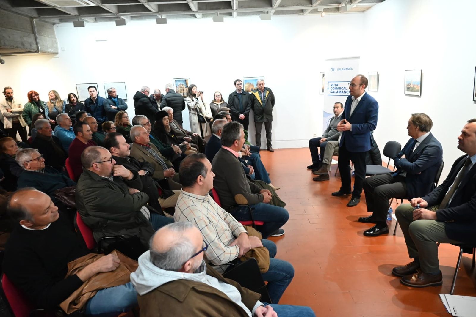 El presidente del PP de Salamanca, Carlos García Carbayo, mantiene un encuentro con alcaldes y concejales del Partido Popular de la comarca de Ciudad Rodrigo El presidente del PP de Salamanca, Carlos García Carbayo, mantiene un encuentro con alcaldes y concejales del Partido Popular de la comarca de Ciudad Rodrigo