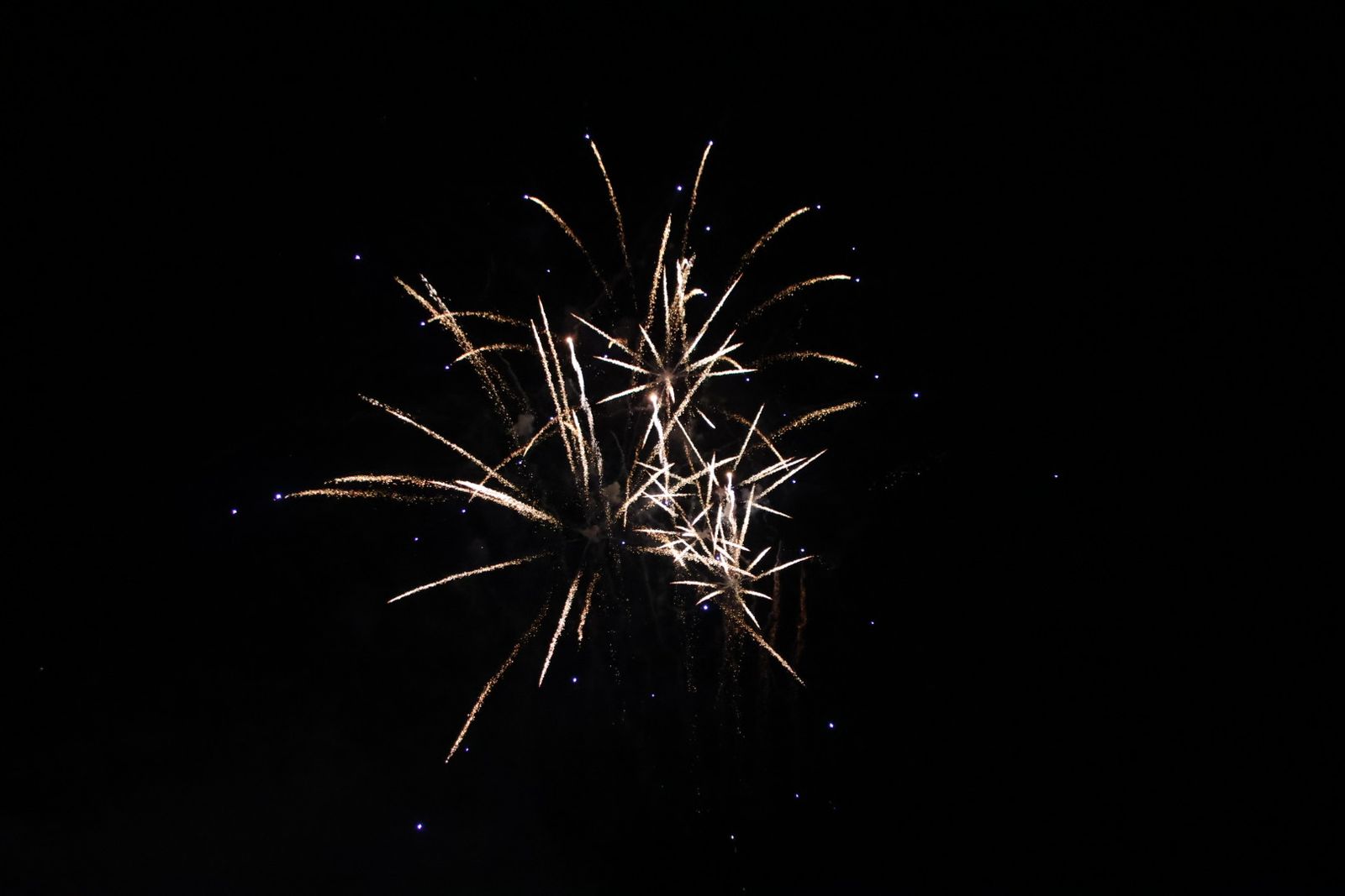 Fuegos artificiales en el entorno del Puente Romano