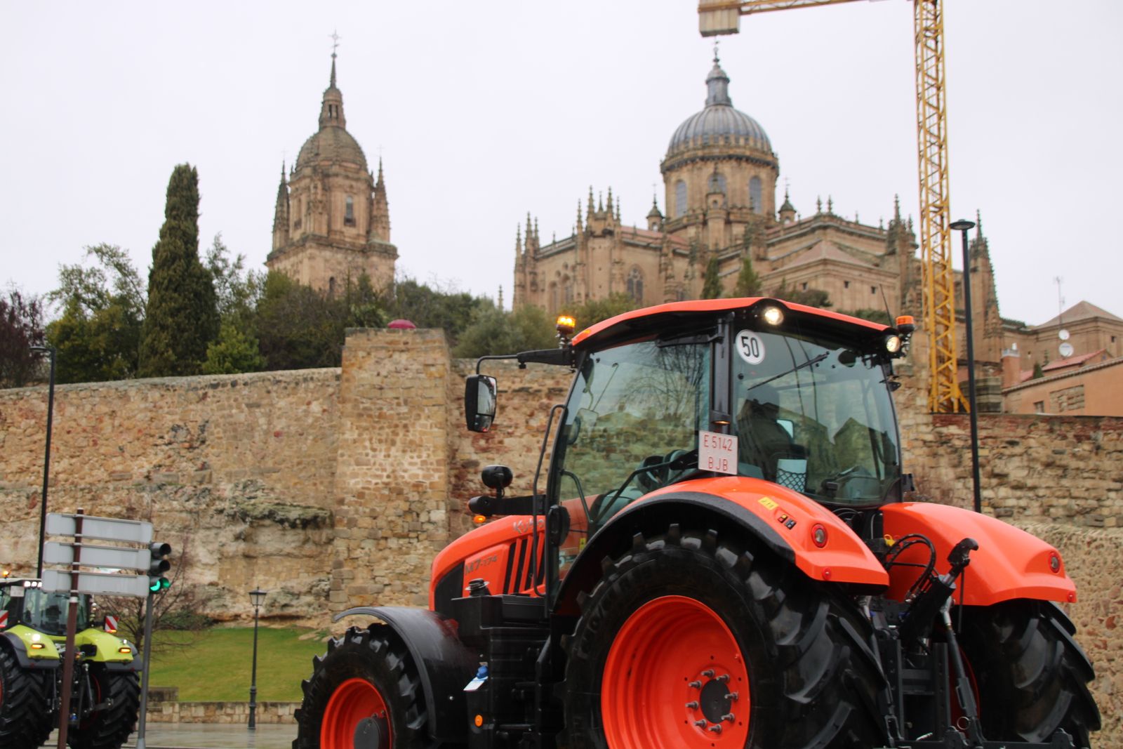 En imágenes la marcha con tractores y vehículos de campo en Salamanca en protesta contra Mercosur