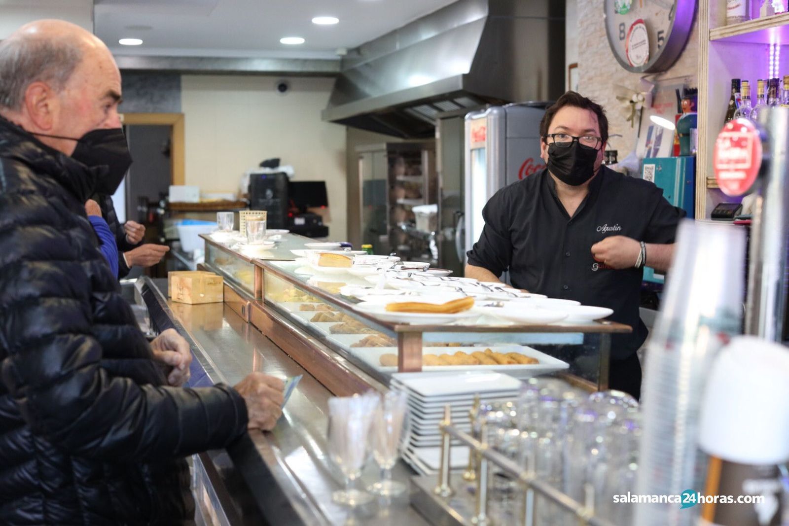Los bares de Salamanca reabren su interior por cuarta vez en el último año