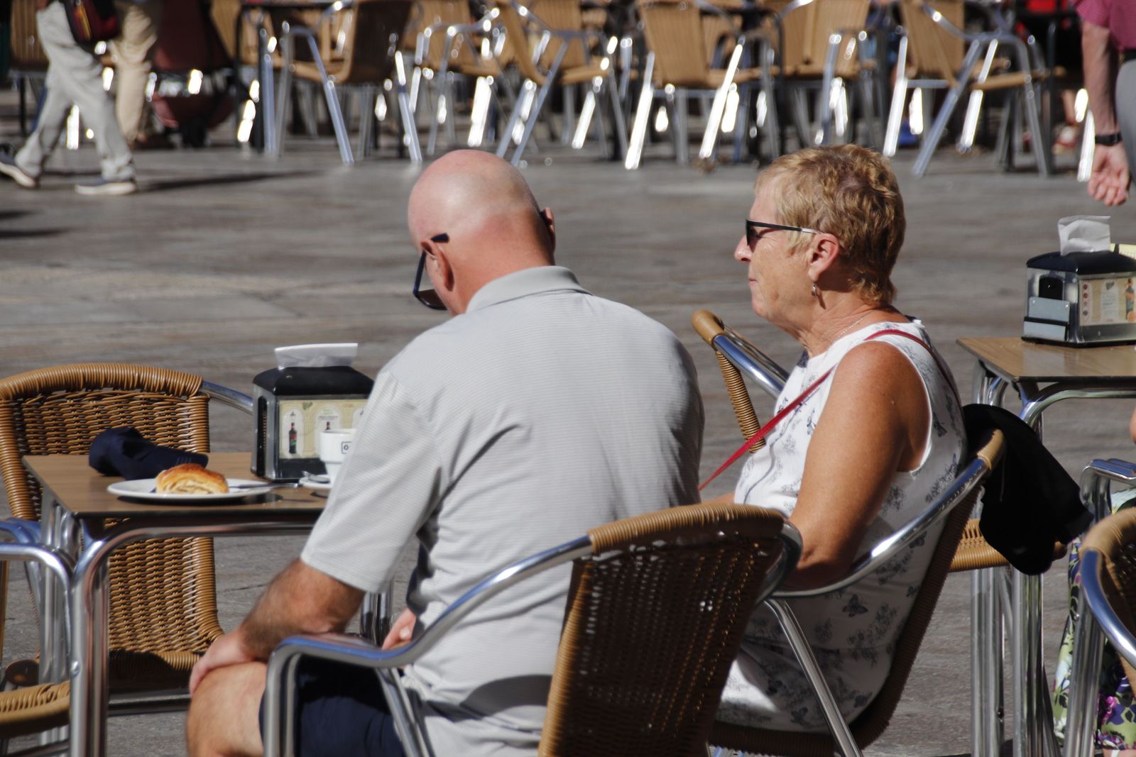 Gente en las terrazas de Salamanca en verano