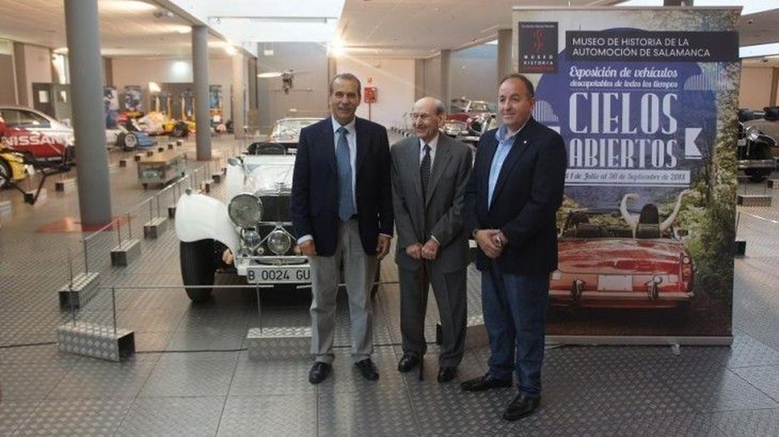 Exposición de coches descapotables en el Museo de Historia de la Automoción
