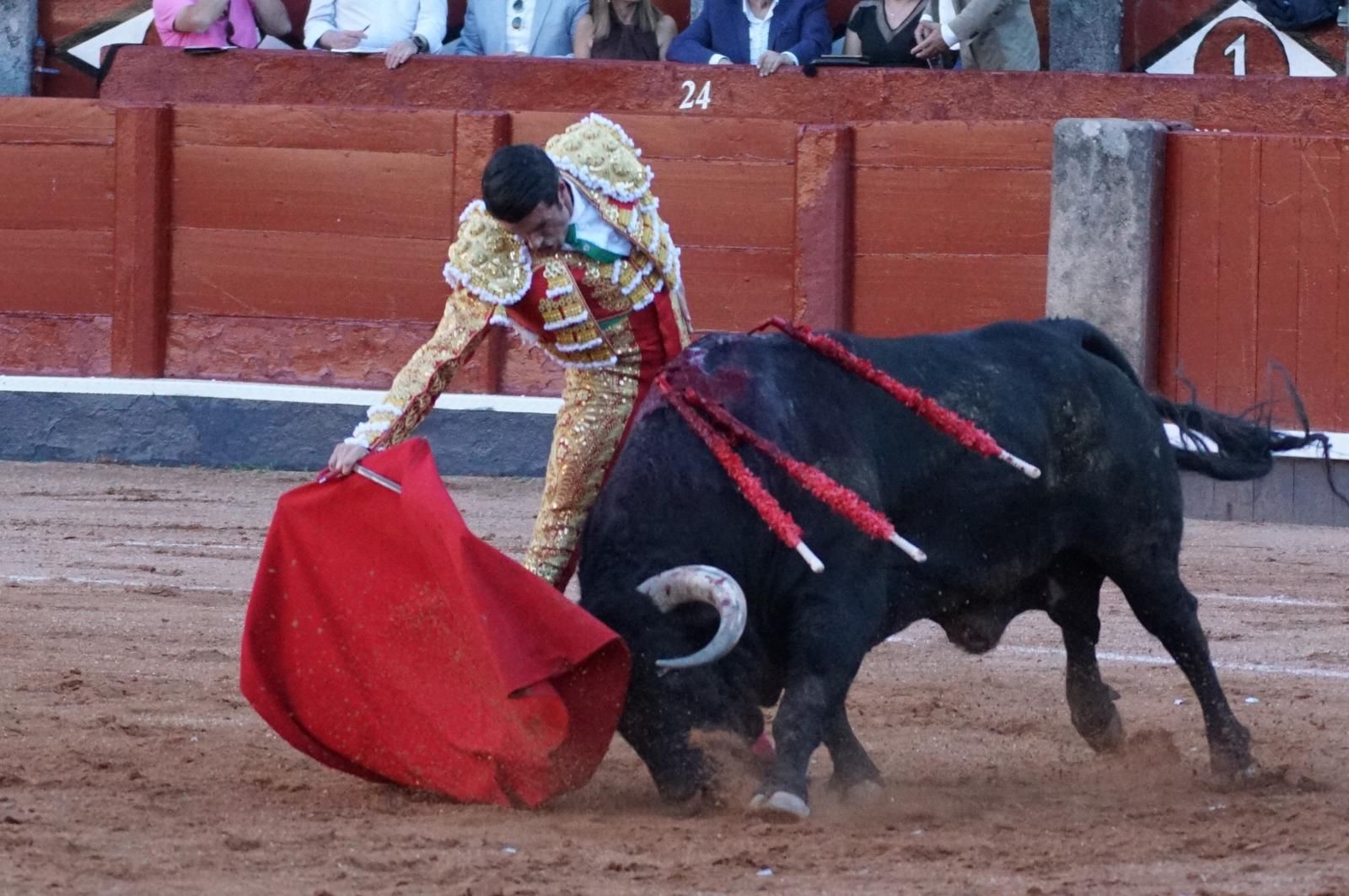 Emilio de Justo, Juan Ortega y Roca Rey inauguran el cartel de figuras en la feria de Salamanca: la corrida de Garcigrande en imágenes
