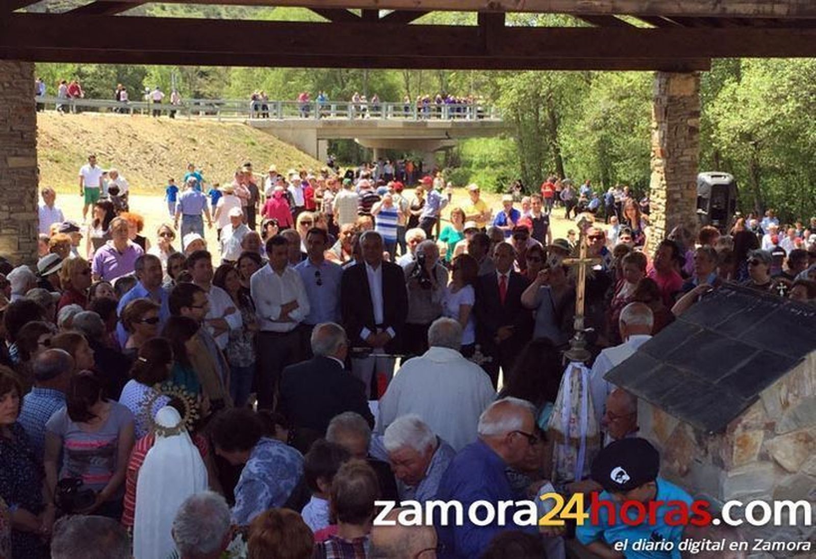 Devoción y unión en La Raya