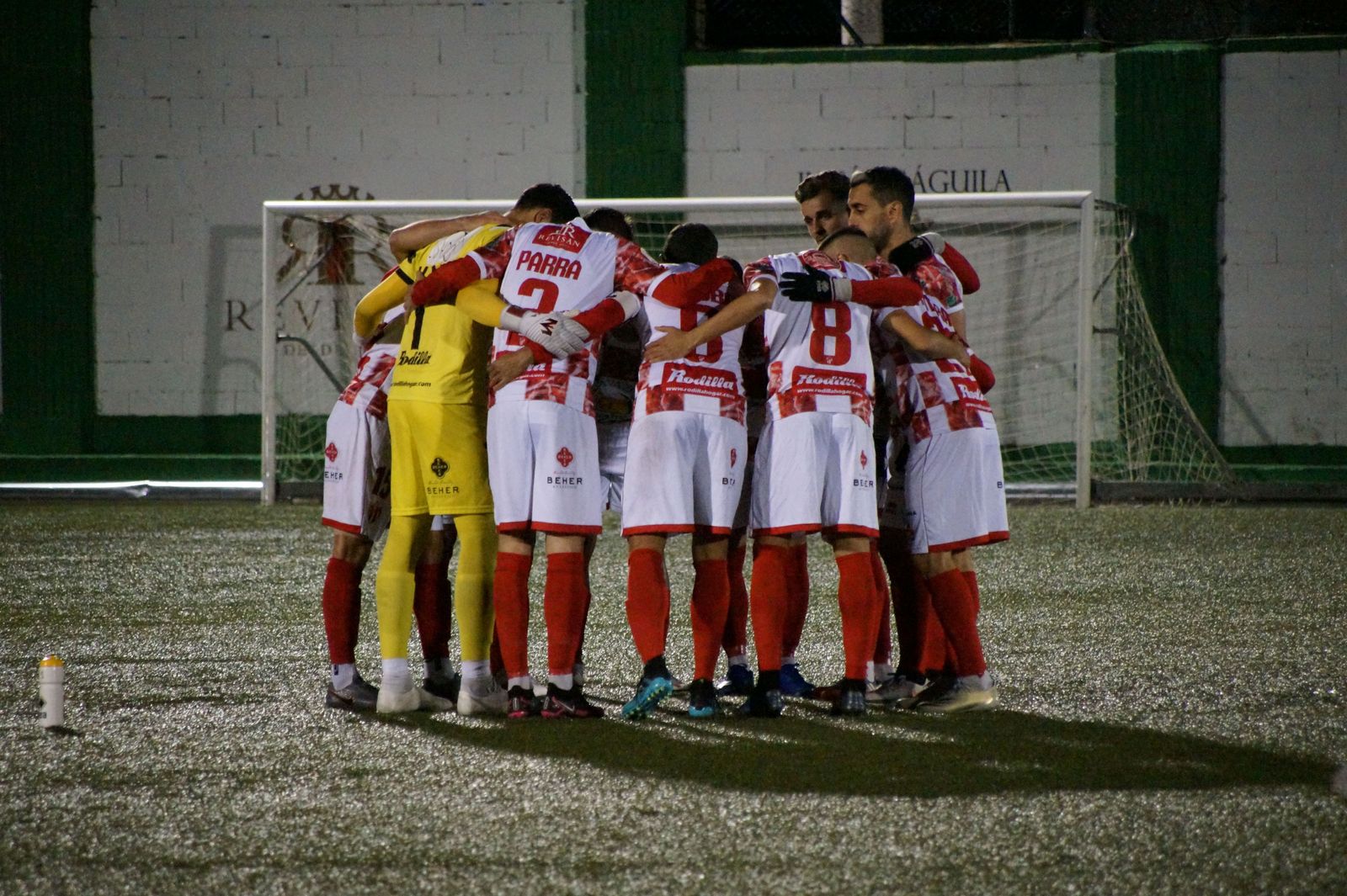 Los jugadores del Guijuelo se unen antes de enfrentarse al Mallorca.