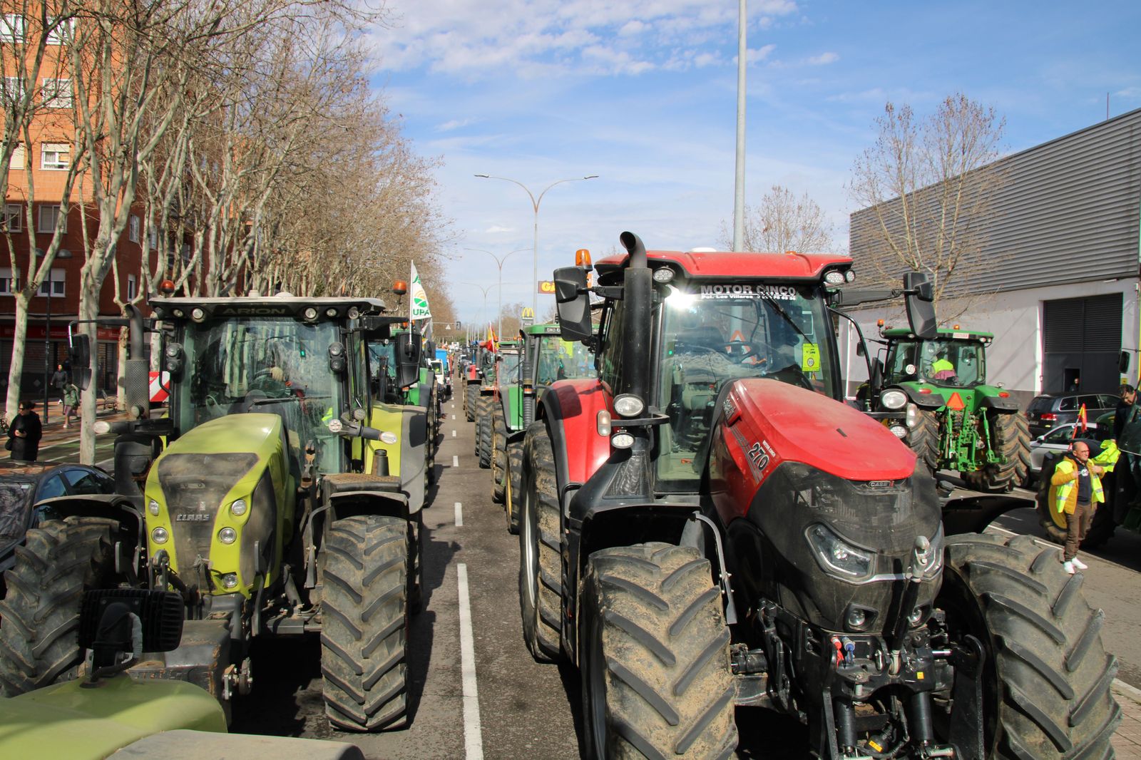 concentracion-profesionales-del-campo-en-el-carrefour-1