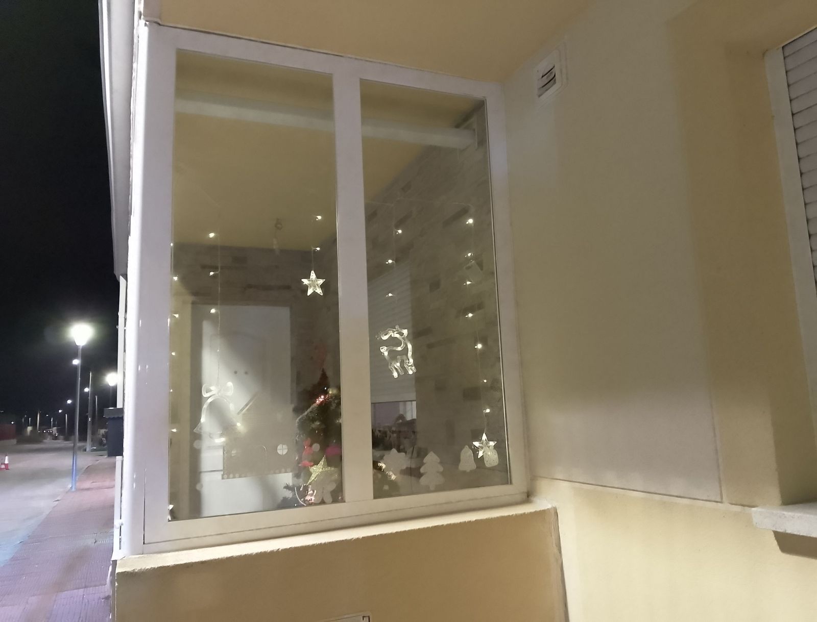 N.S.G. - Decoración navideña en una vivienda de Alba de Tormes (2).jpg