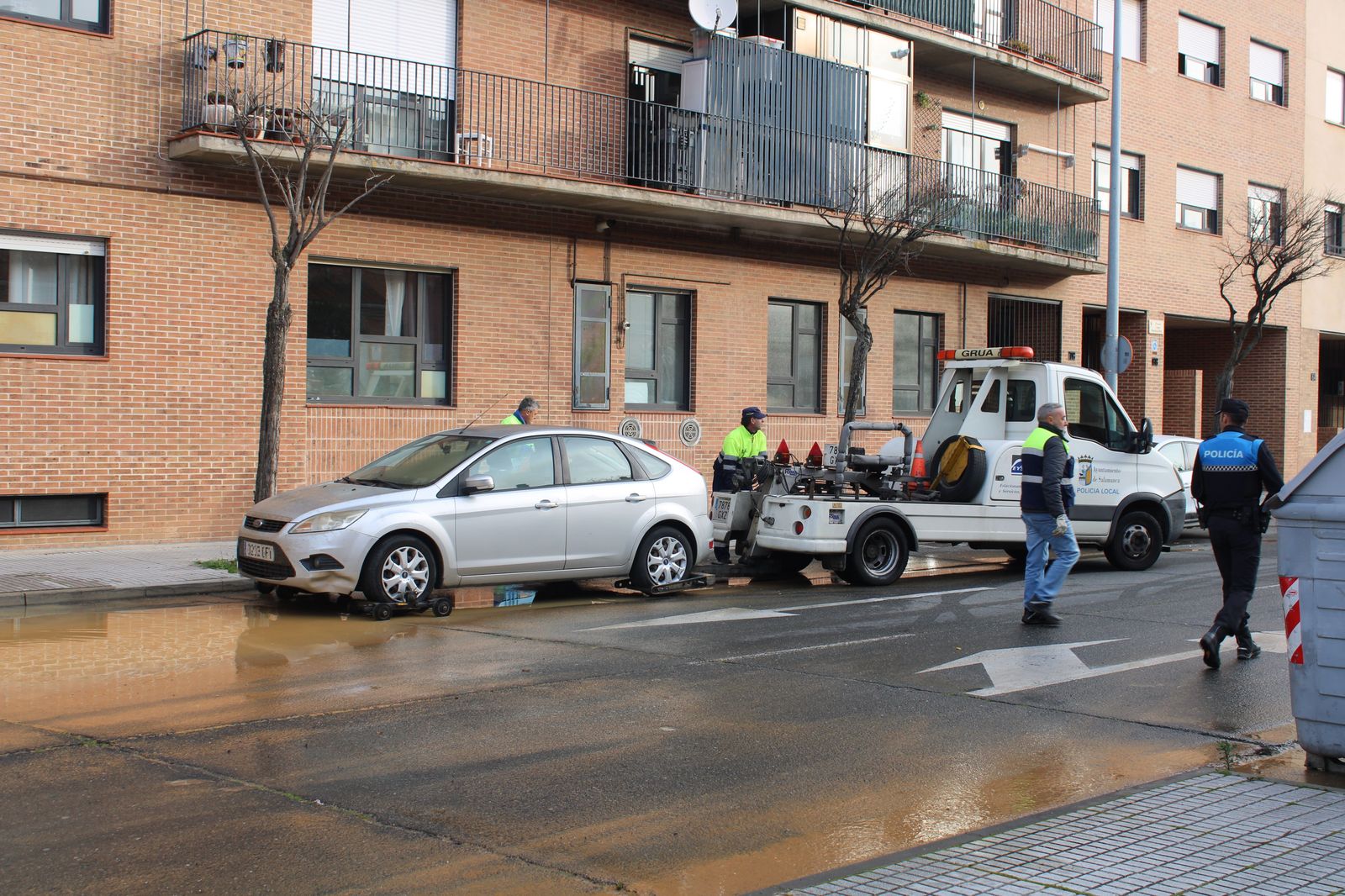 reventon-de-agua-en-el-paseo-cesar-real-de-la-riva-fotos-s24h-4
