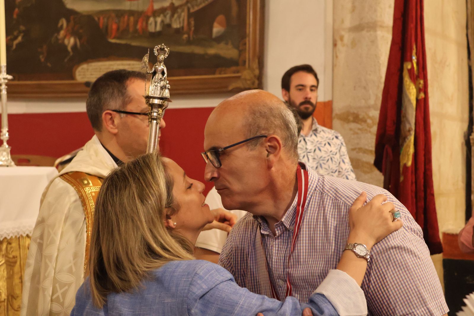 entrada-de-nuevos-hermanos-de-la-cofradia-de-la-concha-18