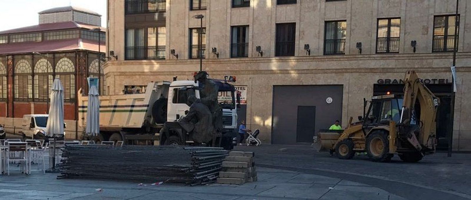 Cambios en el tráfico del centro de la ciudad por obras de renovación del pavimento en la plaza Poeta Iglesias