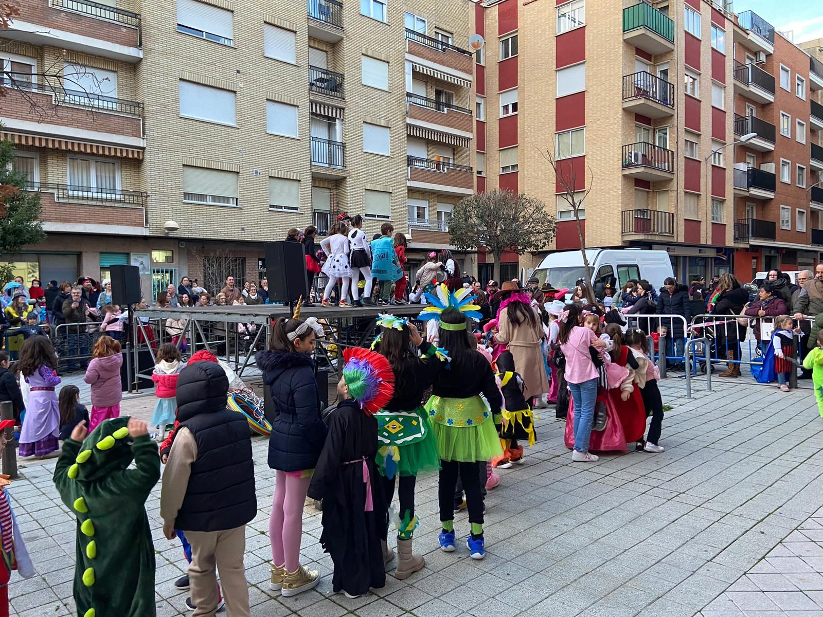 carnaval-de-la-asociacion-de-vecinos-zoes-del-barrio-del-oeste-4