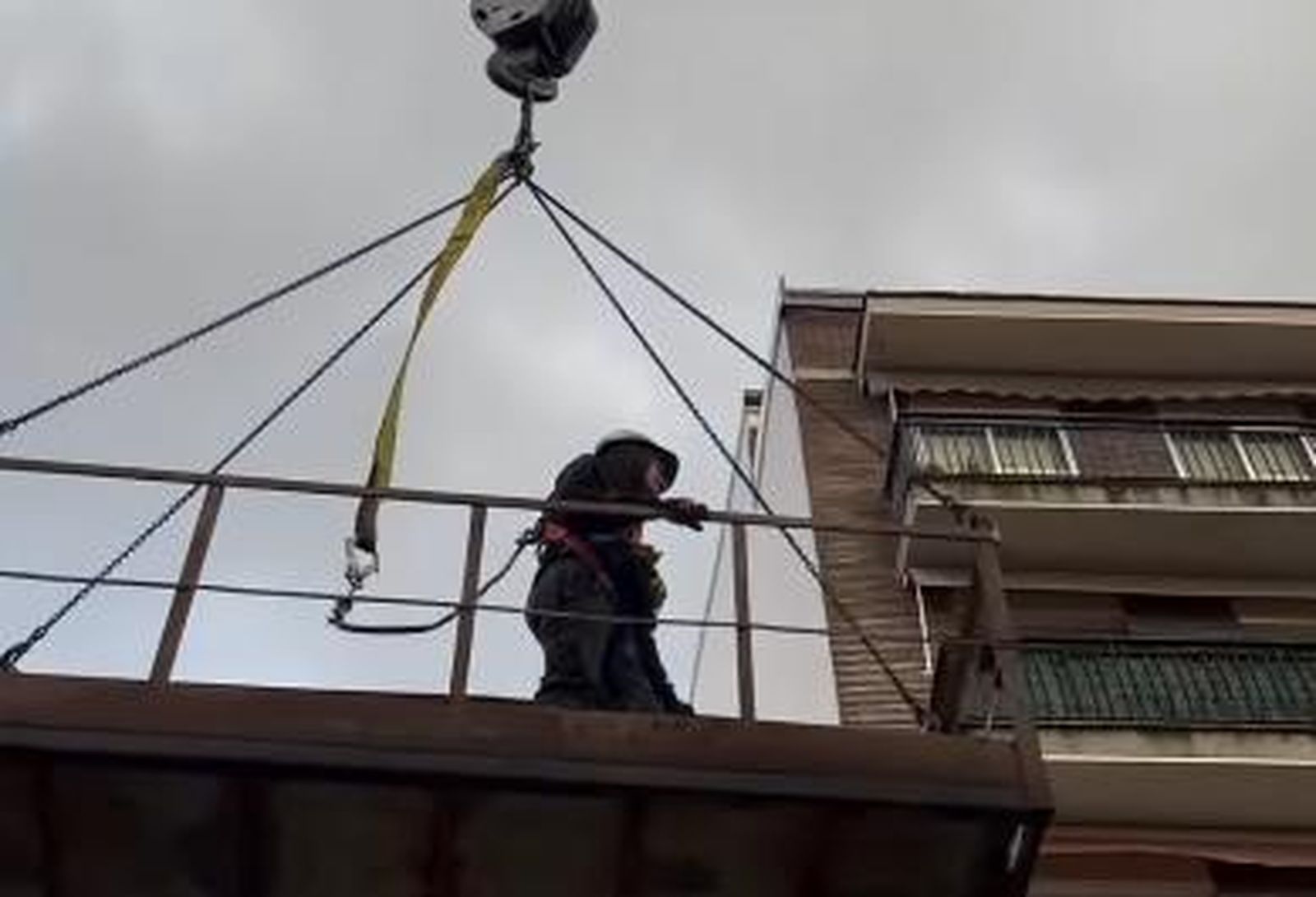 Sfhir pinta una nueva musa musical en la Plaza del Oeste de Salamanca por la Galería Urbana 2025