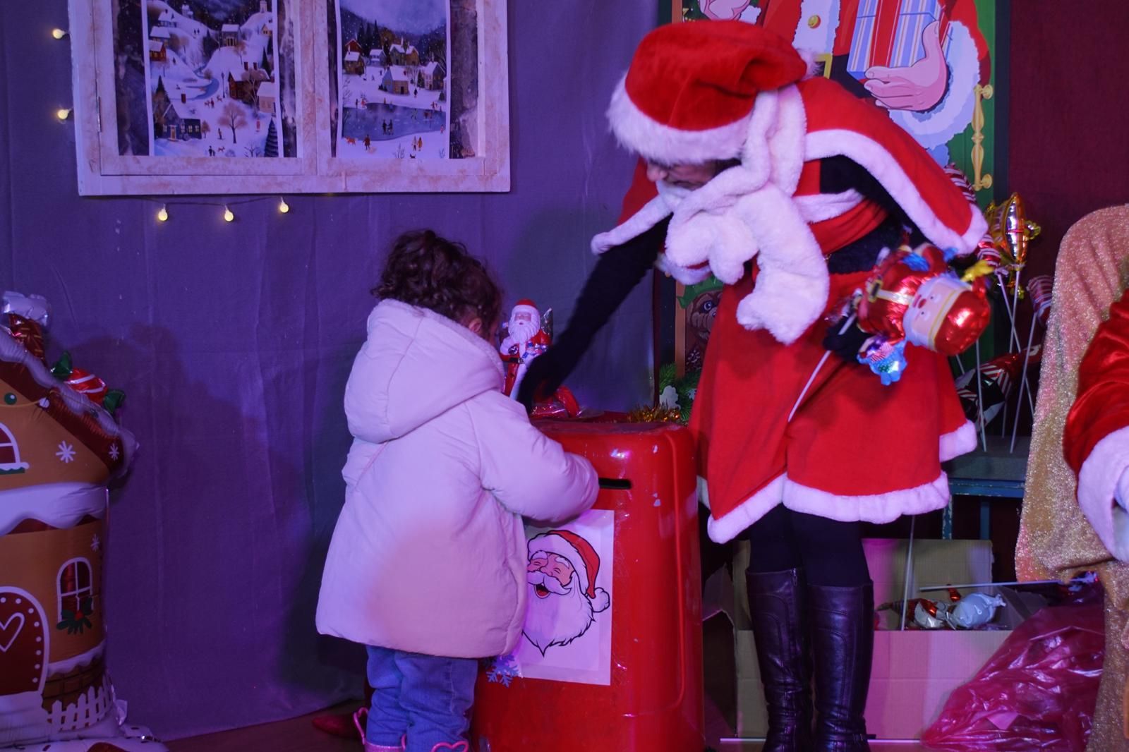 El Encinar recibe la visita de Papa Noel