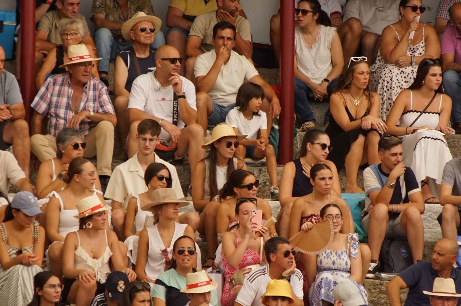 Javier Castaño se despide de Guijuelo y Damián Castaño, su hermano, e Ismael Martín salen a hombros en Guijuelo