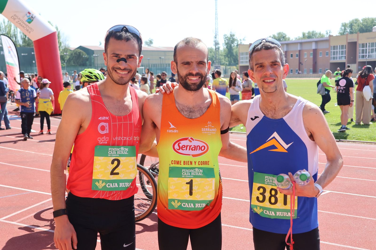 De izquierda a derecha, Mourad Mounim, Artur Bossy y Raúl Álvarez, podio de la Media Maratón Ciudad de Zamora