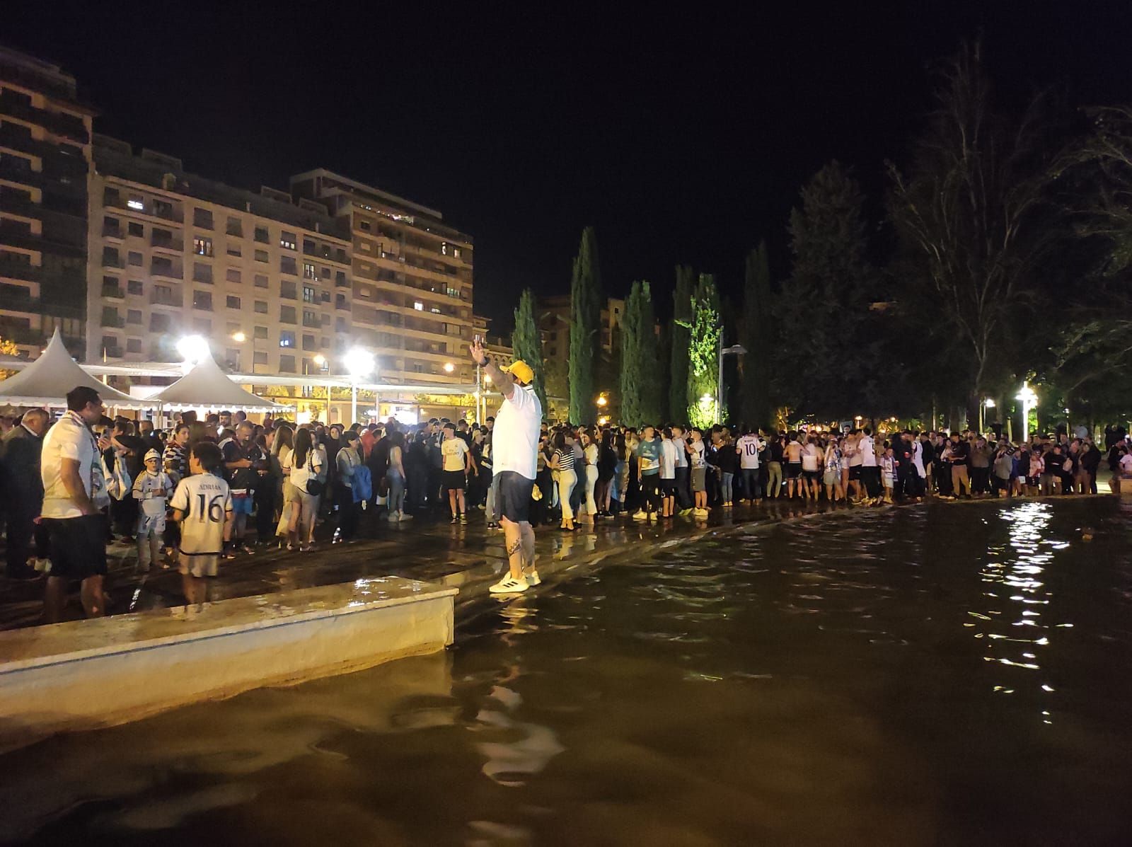 La Marina se tiñe de blanco con la celebración de 'la Decimoquinta'