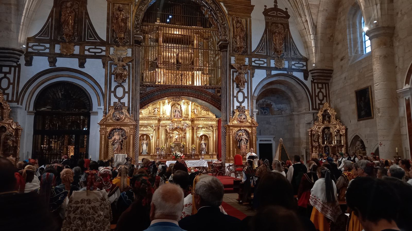 Misa Tradicional Zamorana en la iglesia de San Ildefonso