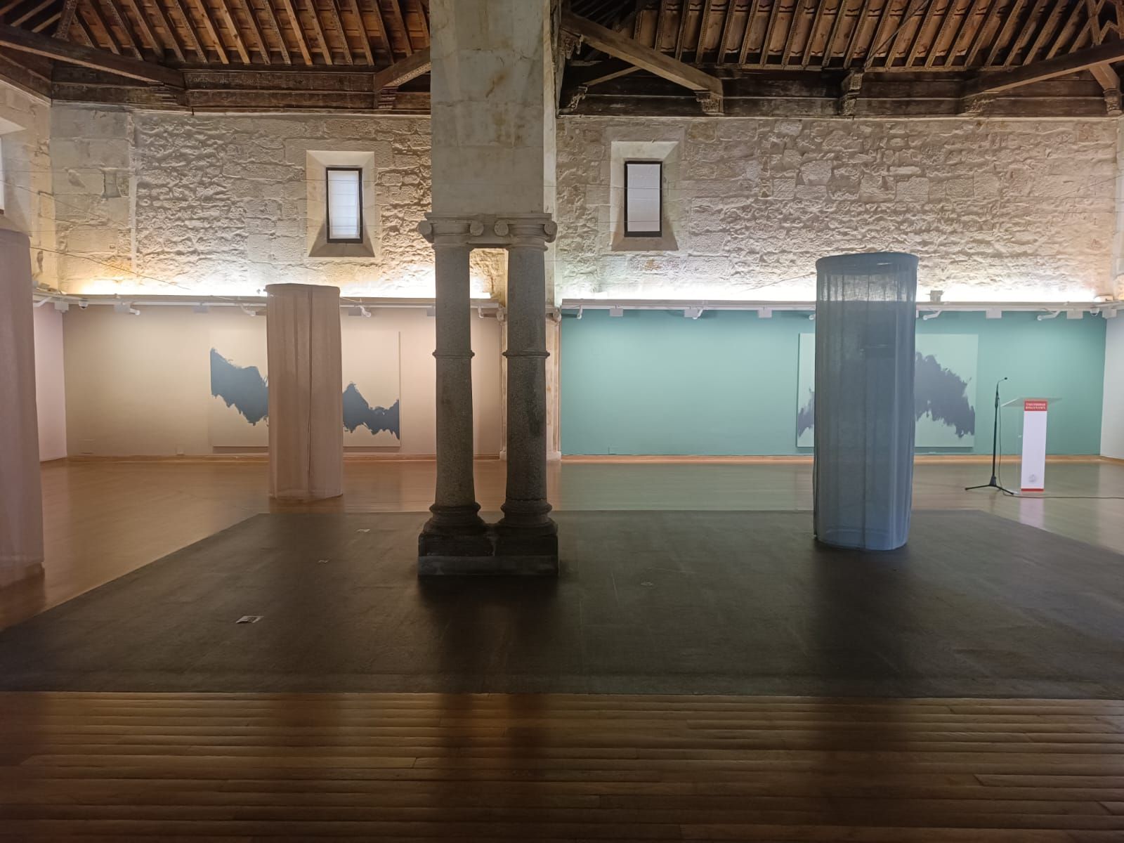 Virginia Rivas presenta su exposición 'El color del ruido' en Salamanca