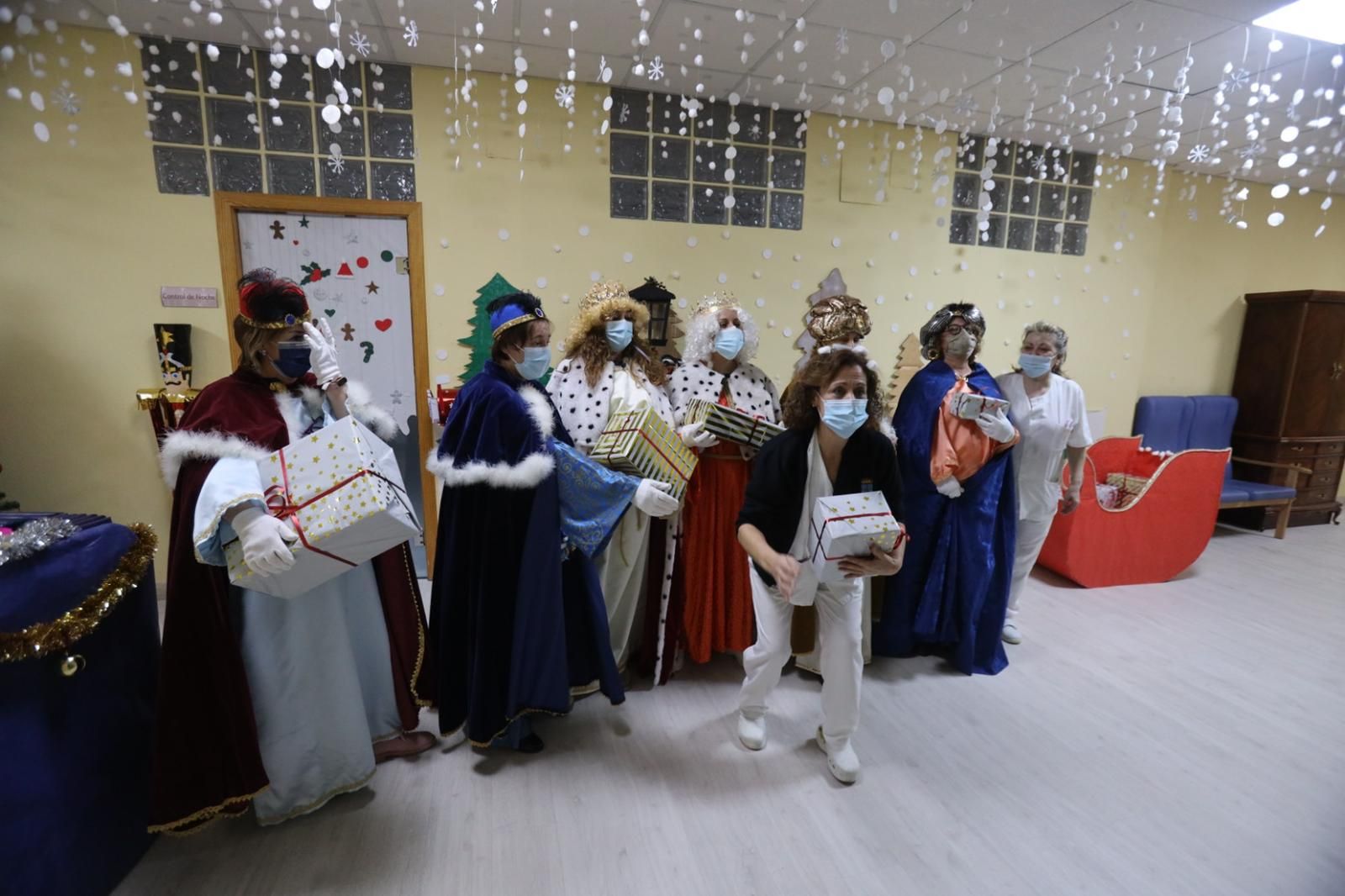 residencia-asistida-provincial-cabalgata-de-reyes-magos-con-reparto-de-regalos-3