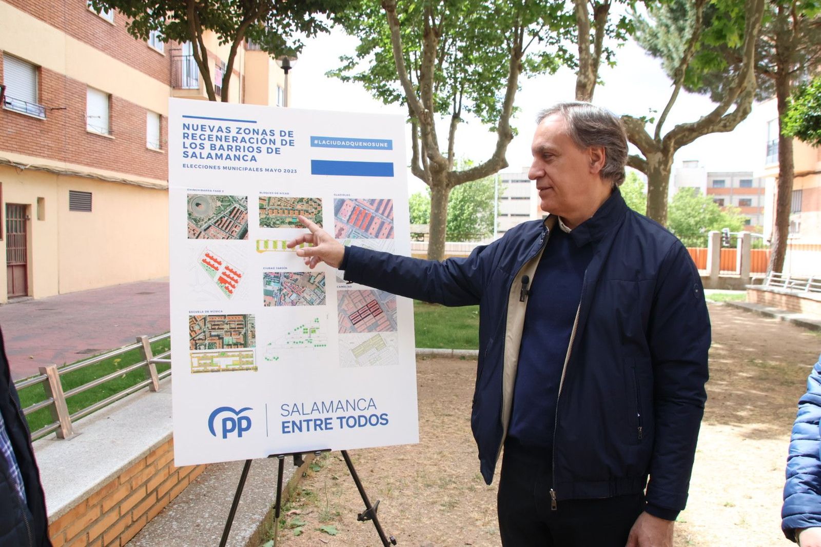 Carlos García Carbayo, presenta medidas de su programa para la rehabilitación y mejora de los servicios de los barrios de la ciudad