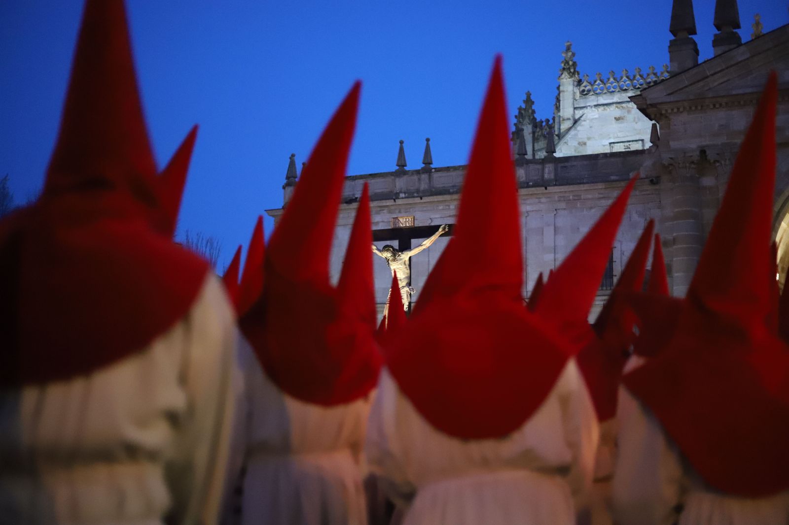 procesion-de-la-cofradia-del-silencio-foto-maria-lorenzo-1