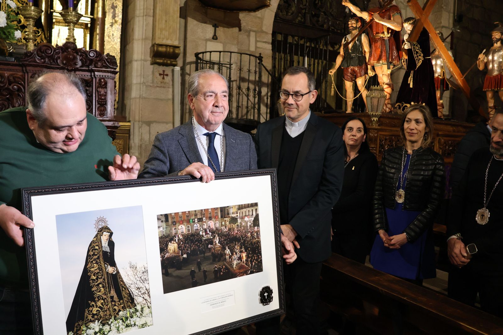 Caja Rural recibe la distinción Hermano de Mérito de la cofradía Jesús Nazareno Vulgo Congregación