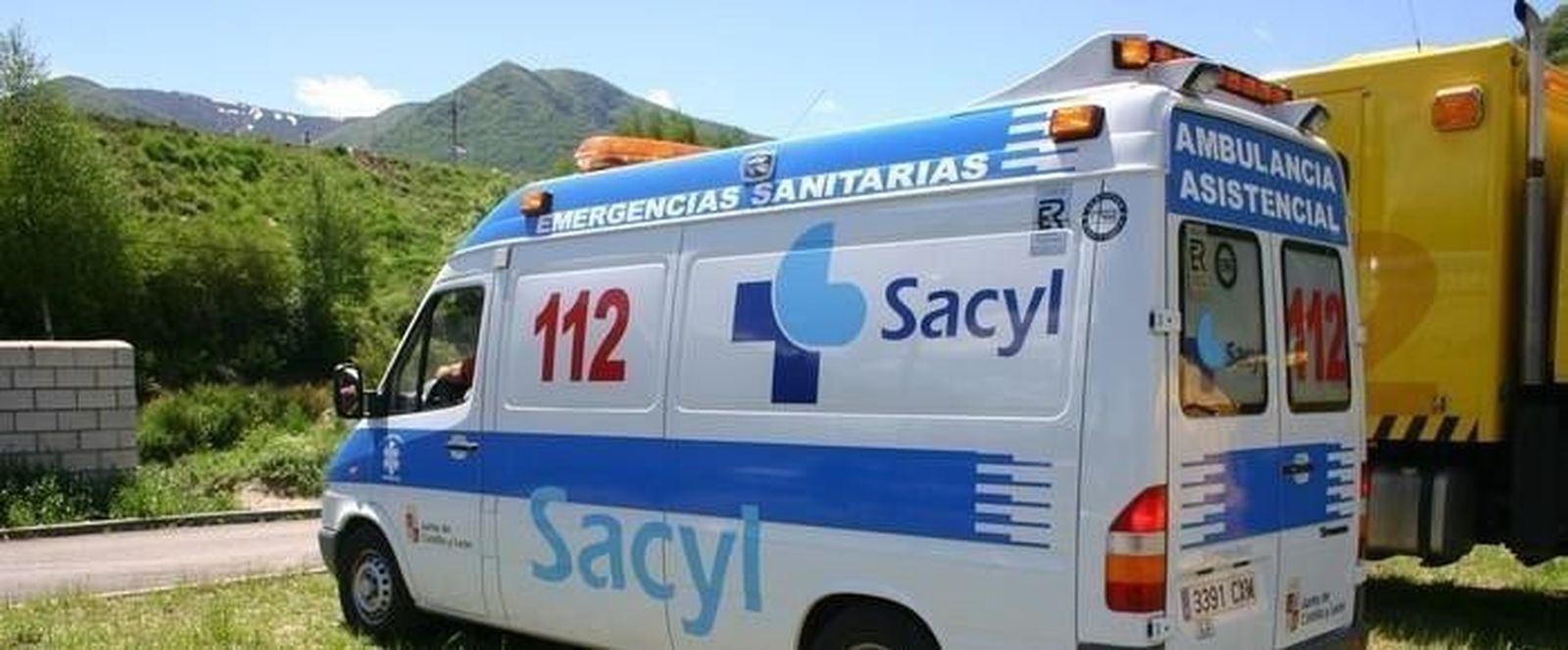 Fallece el conductor de una furgoneta al volcar en San Martín del Castañar