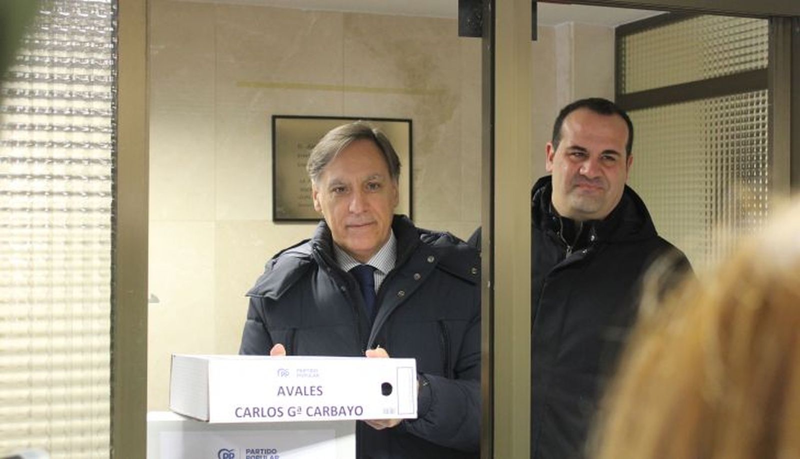 Entrega de avales de Carlos García Carbayo, acompañado por David Mingo