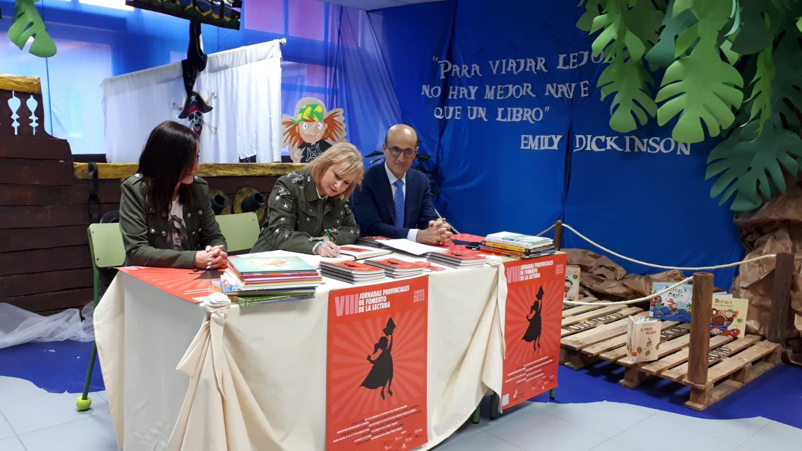 El café literario con Luz Gabás y Cristina Campos pone el broche de oro a las Jornadas de Fomento de la Lectura