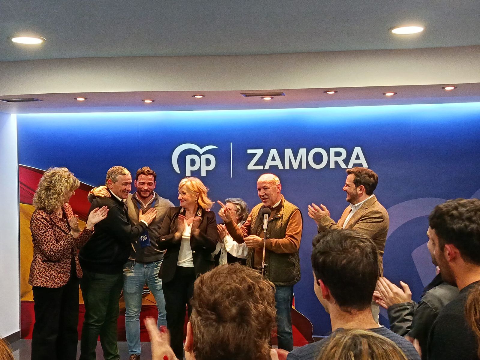 GALERÍA | Noche electoral en la sede del PP en Zamora