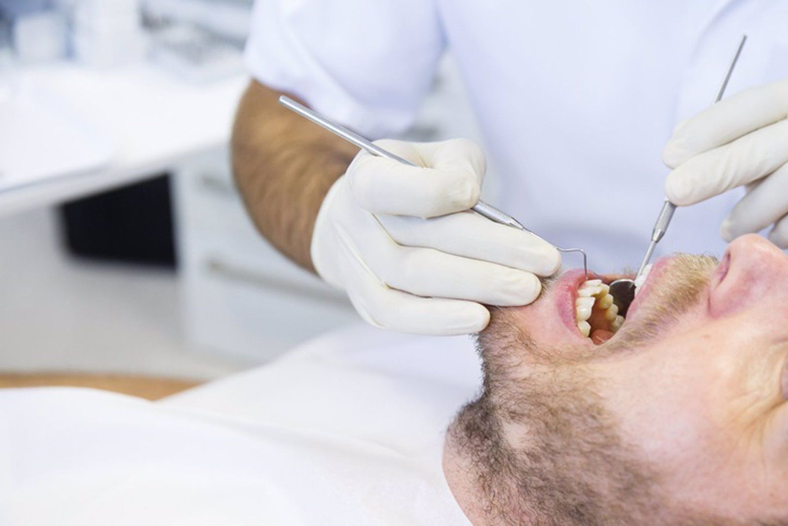 Un hombre en el dentista Un hombre en el dentista