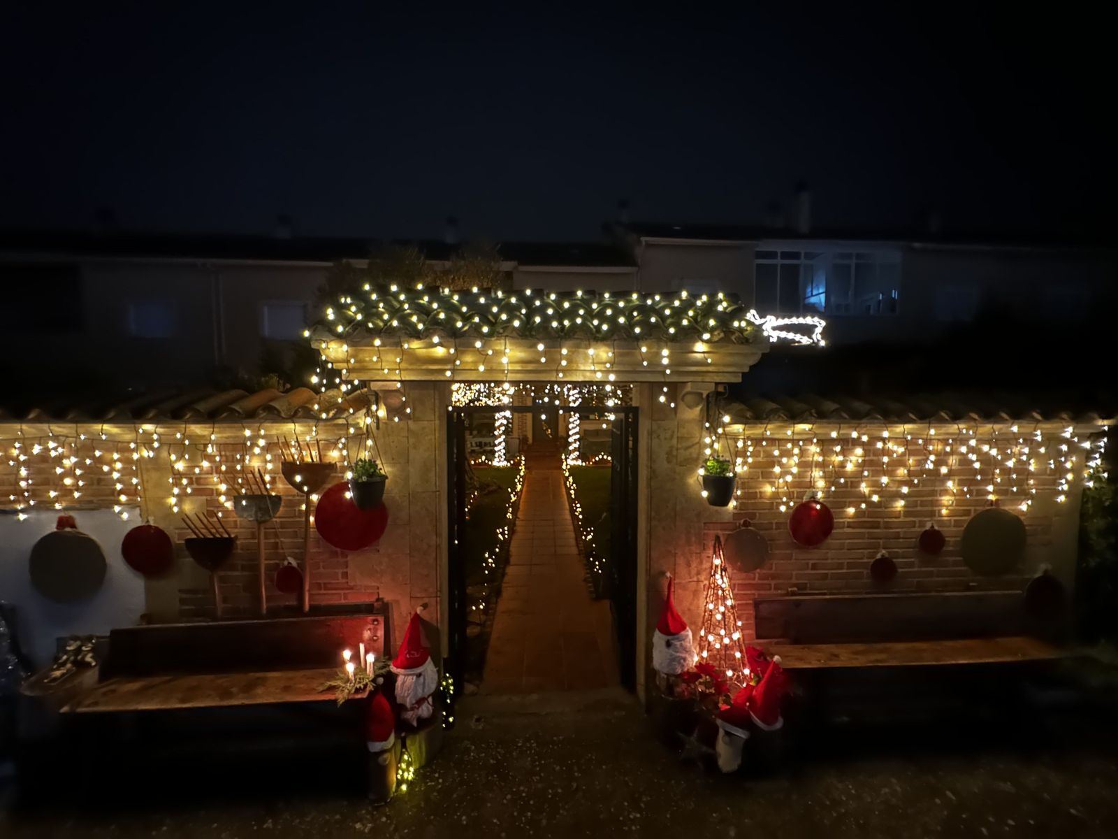 r-l-a-decoracion-navidena-en-una-vivienda-de-san-cristobal-de-la-cuesta-1