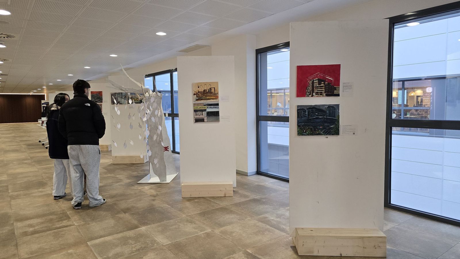 “La arquitectura como huella temporal: reflexión plástica sobre el Hospital Universitario de Salamanca”