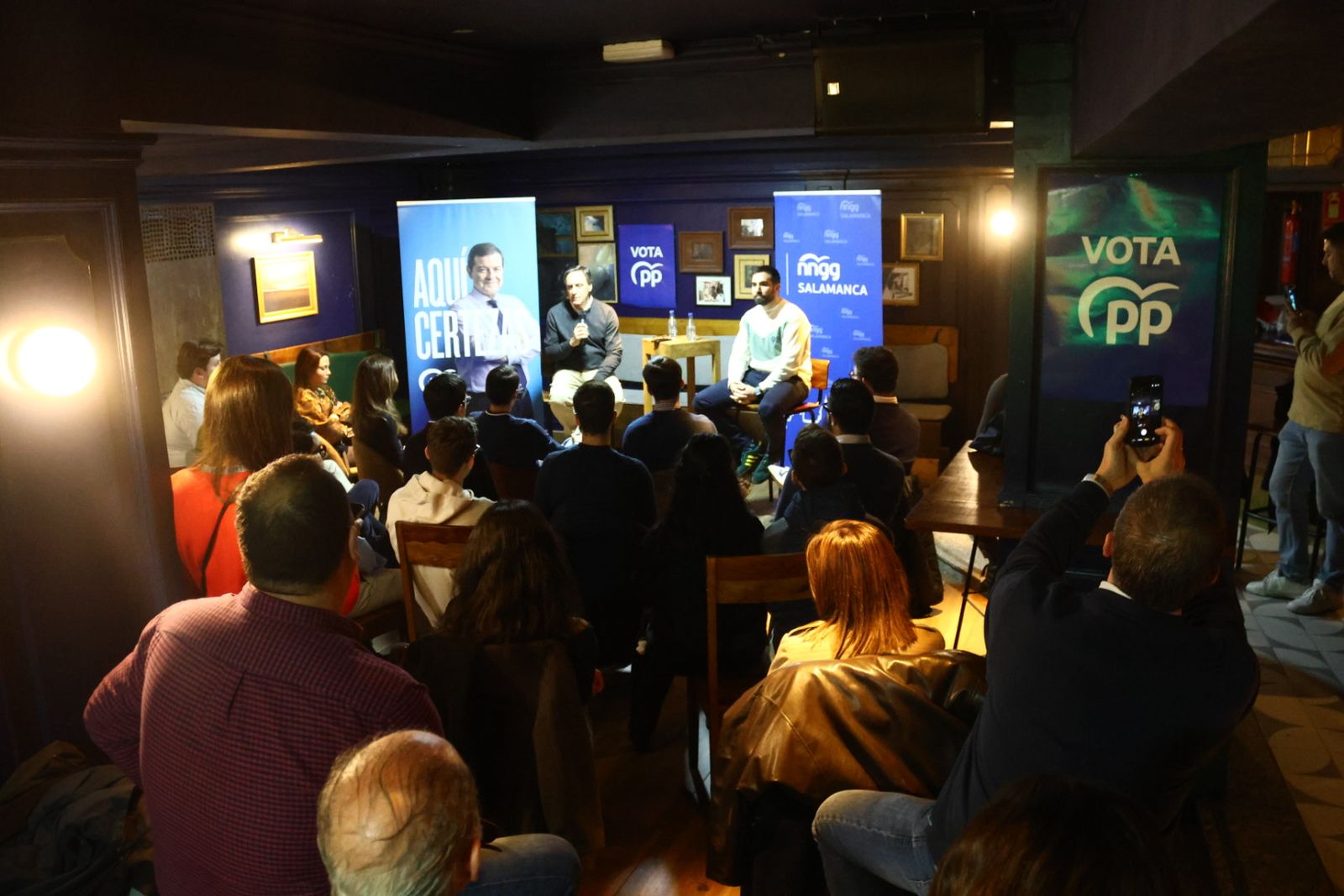Carlos García Carbayo y Ángel Porras participan en un encuentro con jóvenes